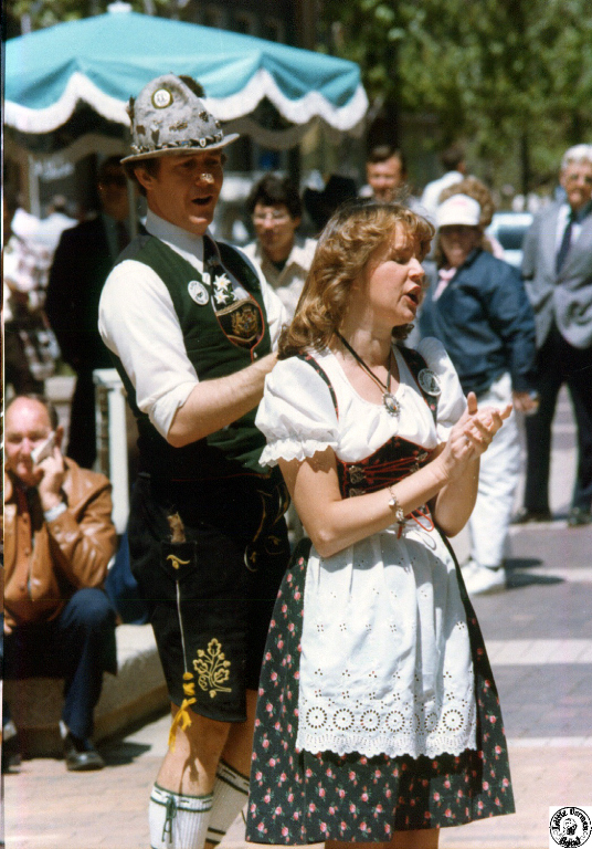 1981 04 15 13 Fayetteville Mall.jpg